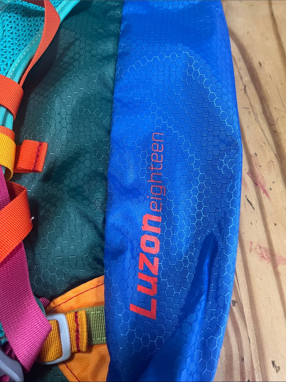 COTOPAXI Luzon 18L Del Dia Bright Multi Color Hiking Backpack Luzon Eighteen - Picture 3 of 5